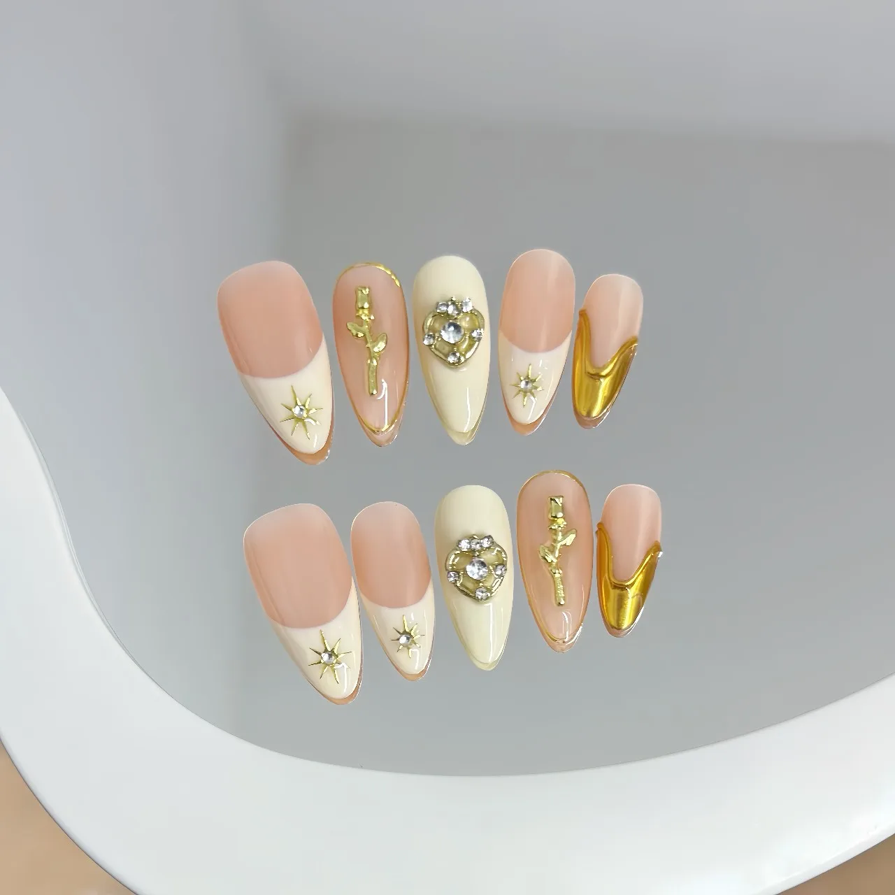 

10 шт., миндаль ручной работы Y2K, французский пресс для ногтей, металлические звезды, цветок, дизайн со стразами, сладкий крутой носимый дизайн ногтей, кончик Spice Girl