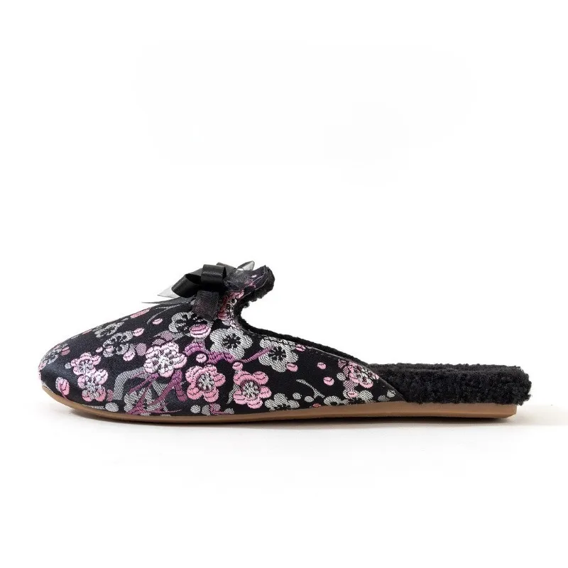 أنيقة الساتان المطرزة زهرة شبشب منزل امرأة الحلو القوس تصميم شتاء دافئ نعال من القطن مريحة لينة شبشب مسطح