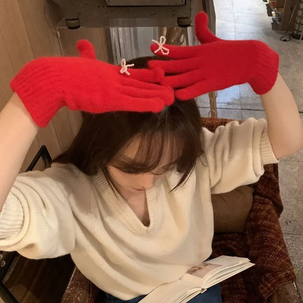 Fashion Touch Screen Pearl Bow Knitted Gloves Candy Colored Bowknot Women Winter Gloves Solid Color Warm Women Mittens Student