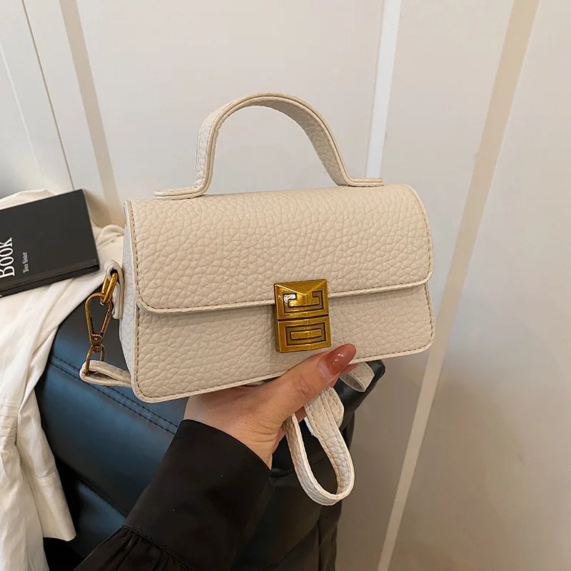 

Elegant Chain Strap Shoulder Bag 2025 New for Women, Luxury Small Square Purse, Fashionable Crossbody for All Occasions