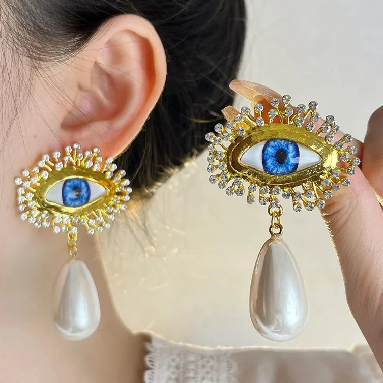 Aesthetic Pearl Eyes of Demon Stud Earring Exaggerated Trendy Devil's Eye Earrings Delicate Vintage Women Stud Earrings Holiday