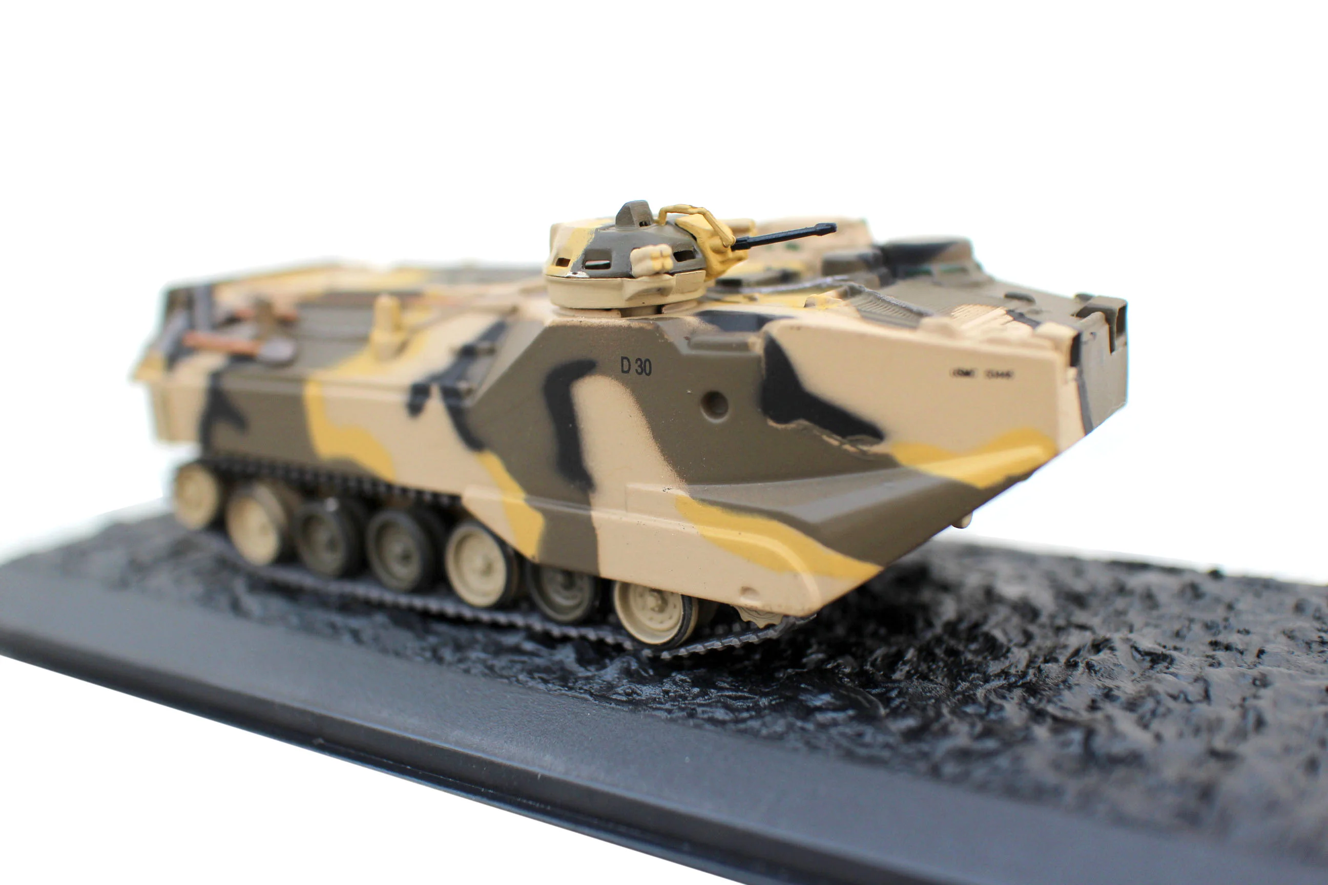 1 / 72 American aav7a1 amphibious personnel carrier model  Kuwait  1991 Alloy simulation collection