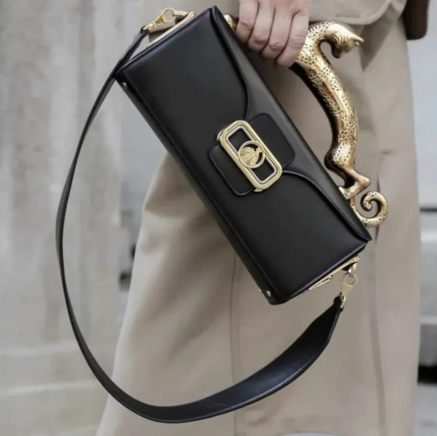 

Square cowhide fashion personality versatile party shoulder bag with the same leopard handle bag high-end feeling women's bag.