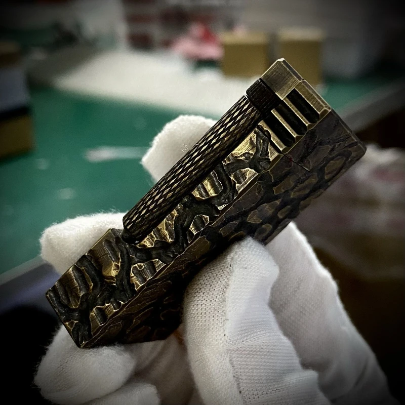 Trench Retro Personalized Windproof Kerosiene Lighter Test Wheel Lifting Arm Flint Bin Ignition Hand-carved Rough Stone Lighter