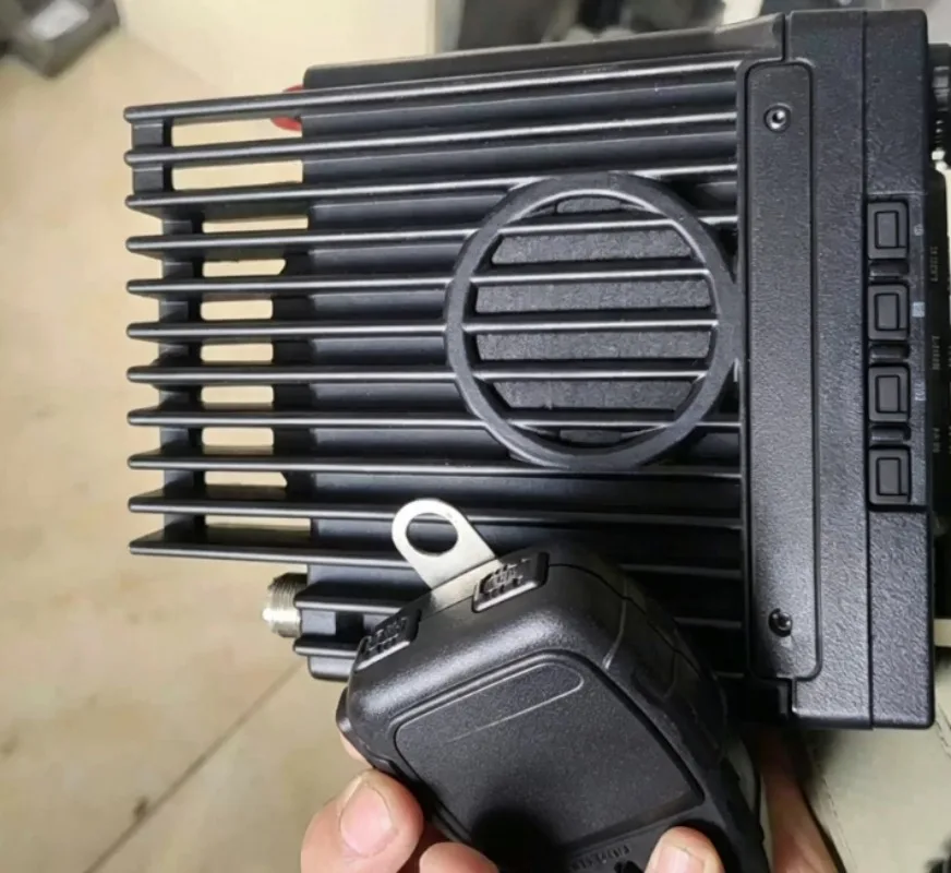 24V Single Band Mobile Communication Device Dual Working Modes Vehicle Mounted Two Way Radio For Outdoor Signal Transmission