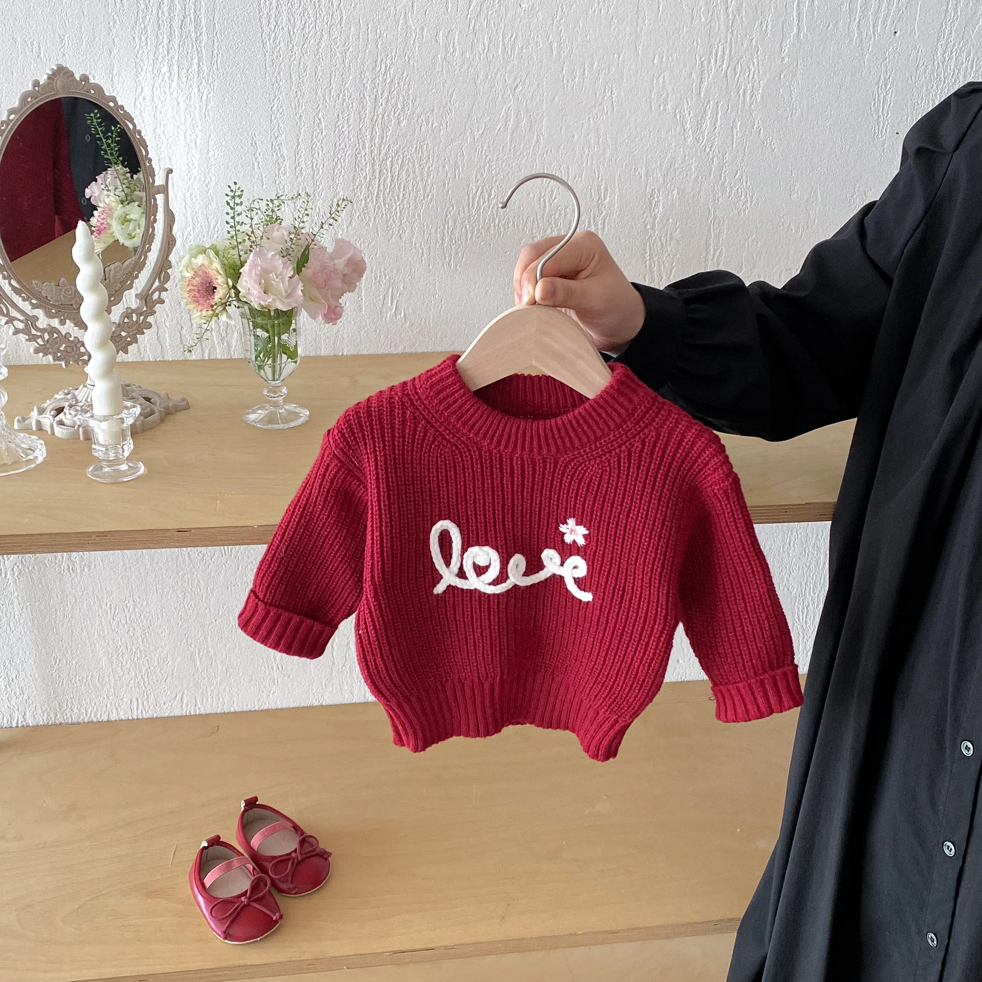 بلوفر بناتي برقبة دائرية سترة خريفية للسيدات مطرزة بحروف للأطفال سترة متماسكة عصرية لطيفة ودافئة