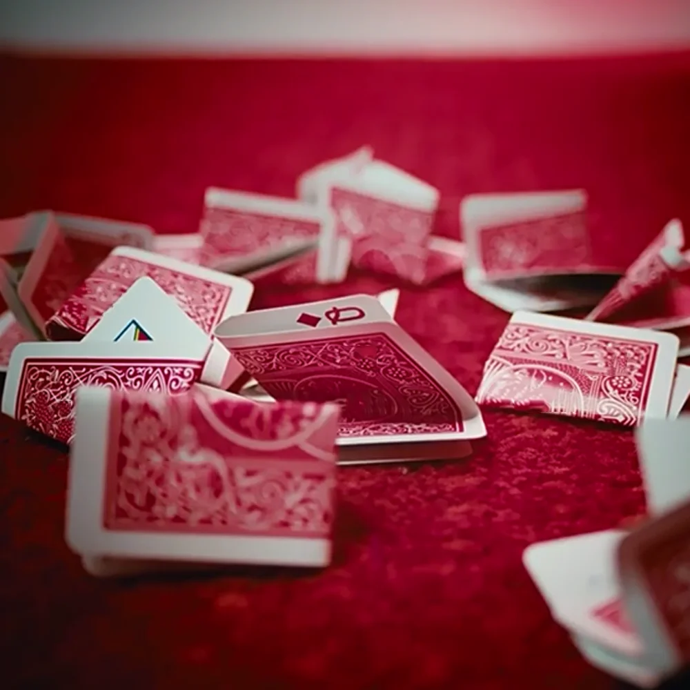 truques-de-magica-com-cartas-perfect-score-20-ilusoes-de-close-up-e-acessorios-para-magicos-–-dobre-cartas-em-quartos-ou-sesquedos-com-facilidade
