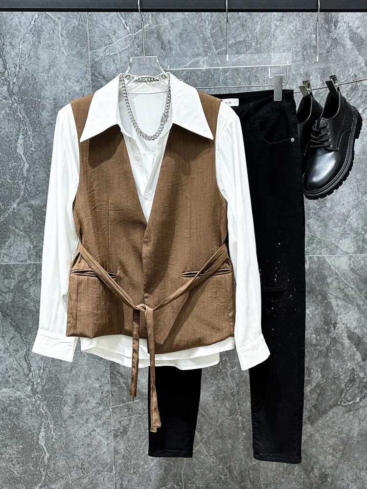 

Повседневный стильный жилет для модных мужчин: модный и элегантный, с V-образным вырезом, на пуговицах, стандартный крой, летний, молодежный.