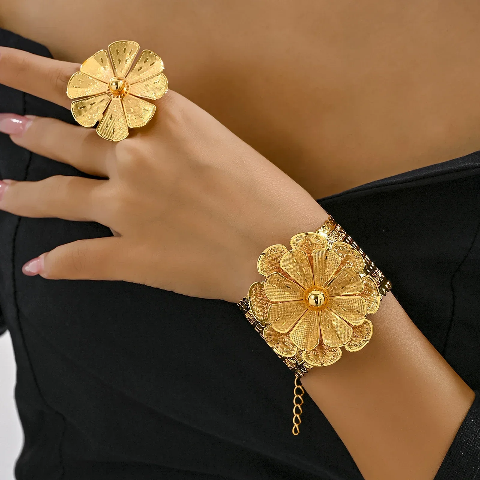 Hot Selling Women's Two-piece Fashion Jewelry Set Dubai Gold Bracelet Ring Party Flower Accessories Christmas Ring Gift