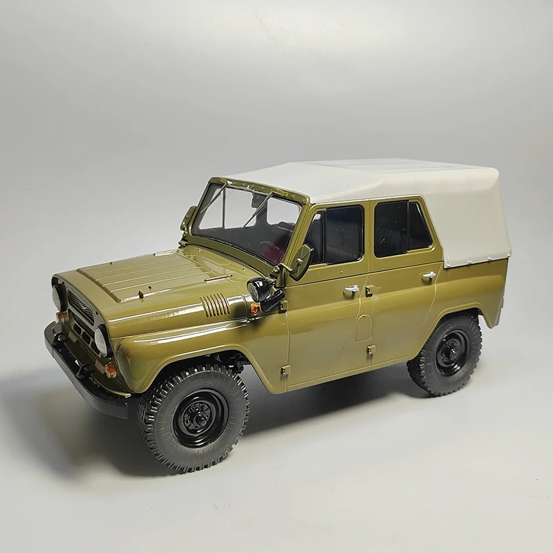 1:18 Scale Diecast Alloy UAZ-469 Light Off Road Command Vehicle Toys Cars Model Classics Adult Souvenir Gifts Static Display