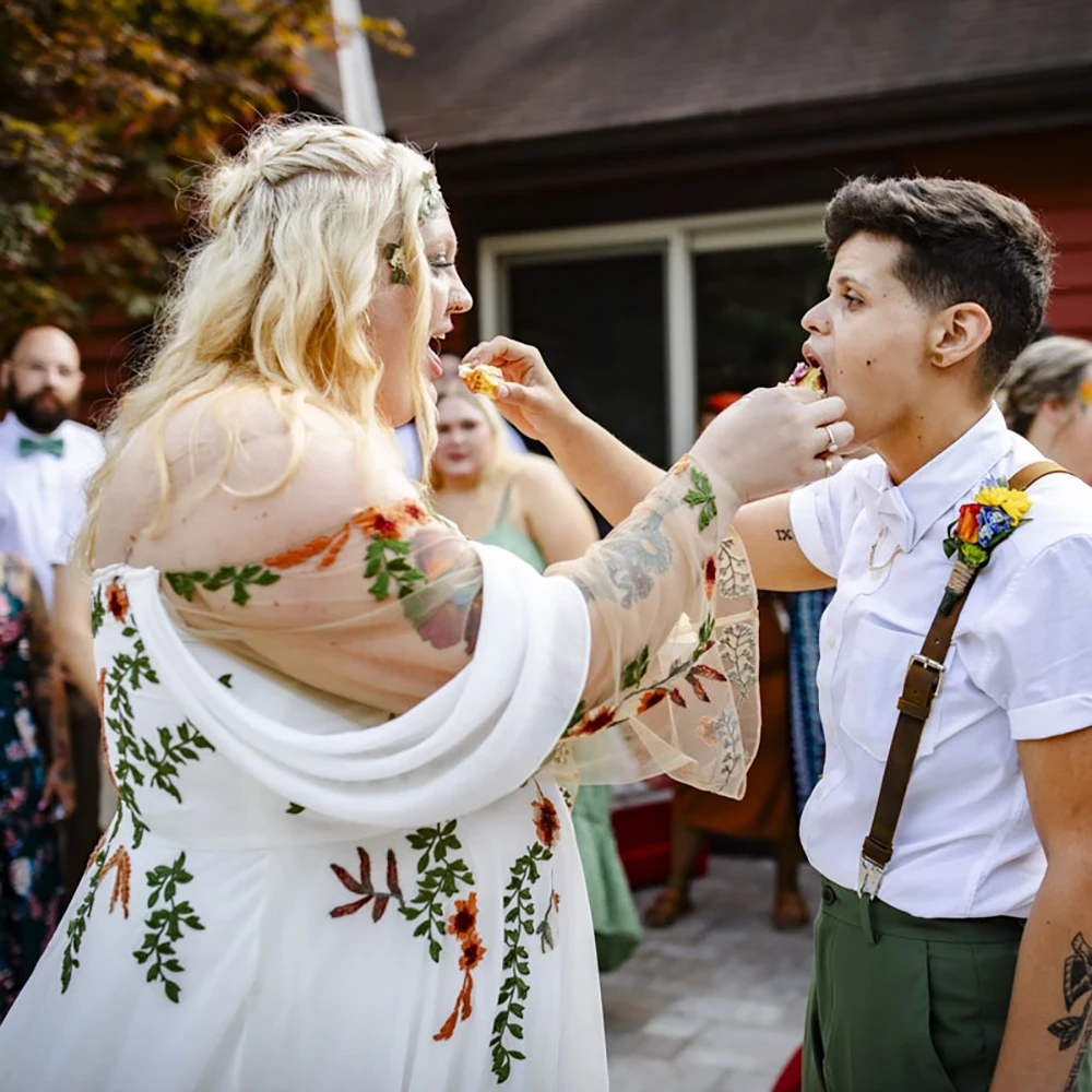 Plus Size Vestidos De Noiva Coloridos Fora Do Ombro Bordado Rendas Chiffon Macio Overweighted Único Personalizado Vestido De Noiva De Noiva