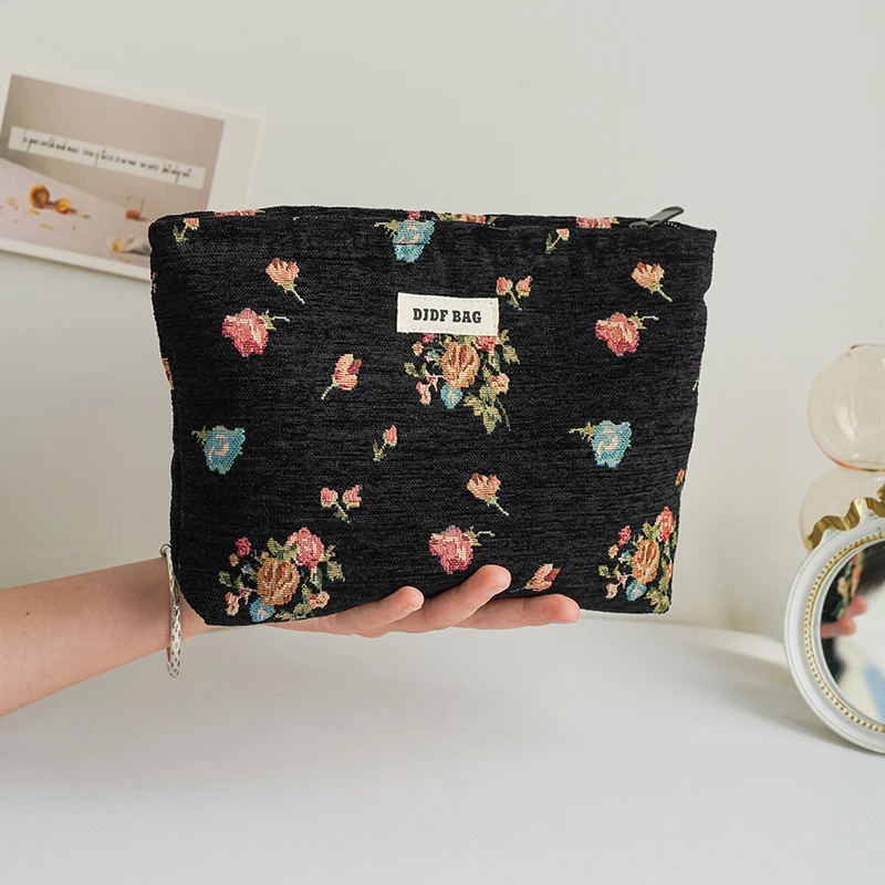 DJDF Women\'s Cosmetic Bag Vintage Black Background Flower Skincare Product Storage Bag Portable Travel Toiletry Bag Coin Purse