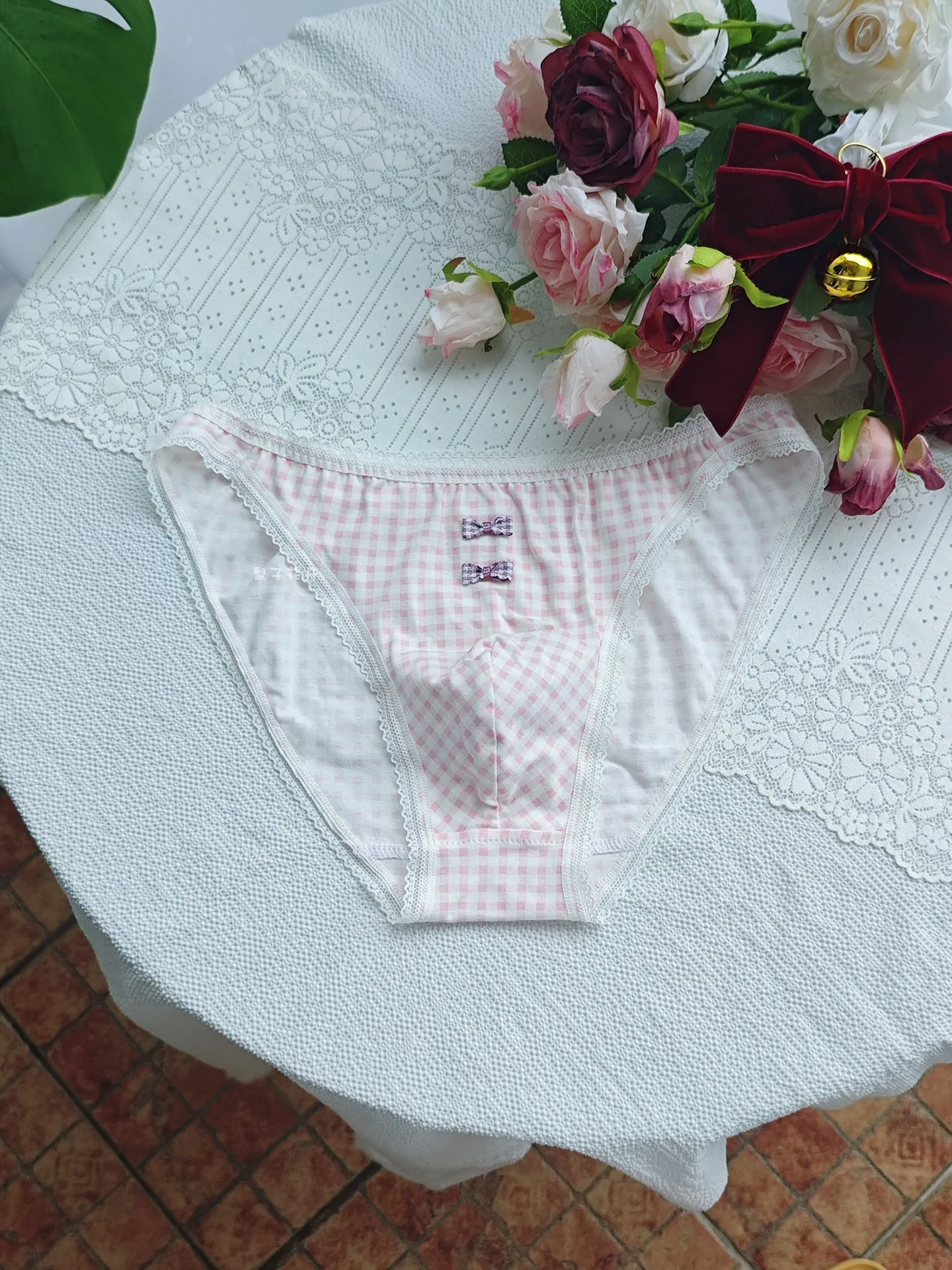 Low Waist Half Hip Wrap Men's Sweet Plaid Triangle Brief with Lace Edge Comfortable Pure Cotton New Panties