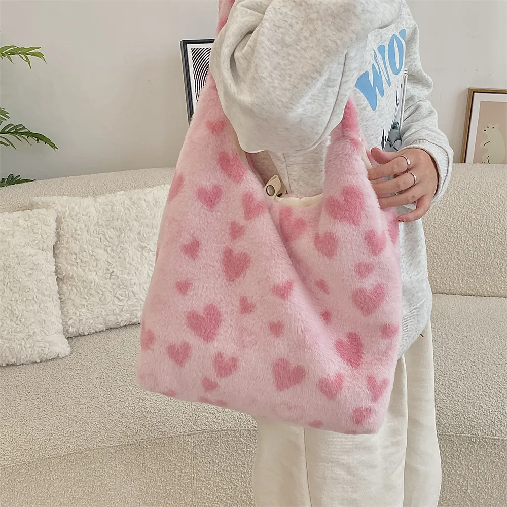 1Pc Fashion Women Heart Print Mini Shoulder Bag Women Winter Plush Armpit Bucket Bag Fluffy Tote Bag Small Purse Gift