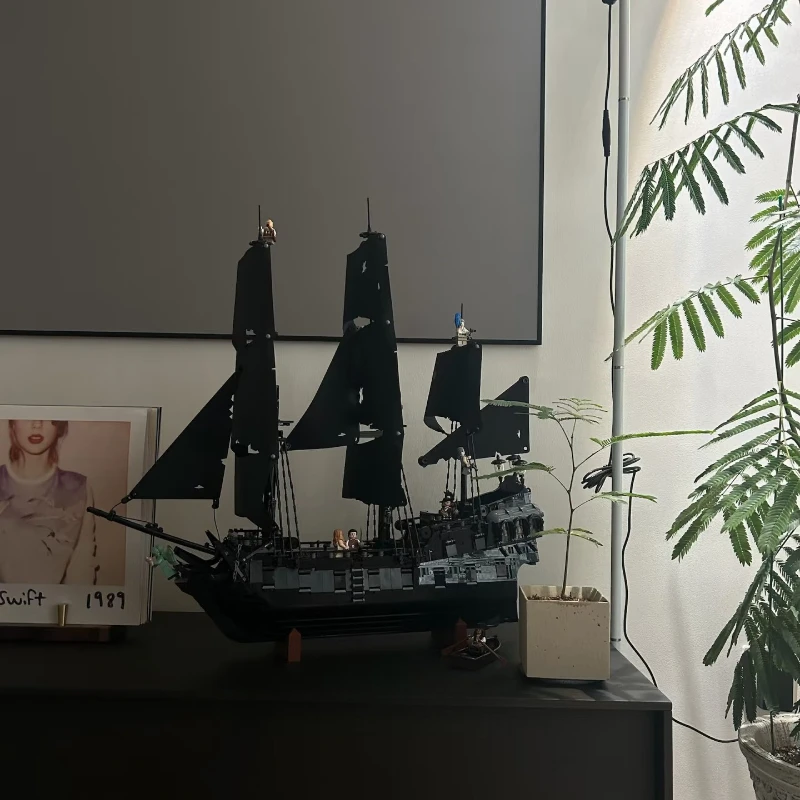 

Big Save In Stock 2862PCS Building Block Toy MOC 10365 Assembly Model With Figures Educational Toy for Kids Holiday Gifts