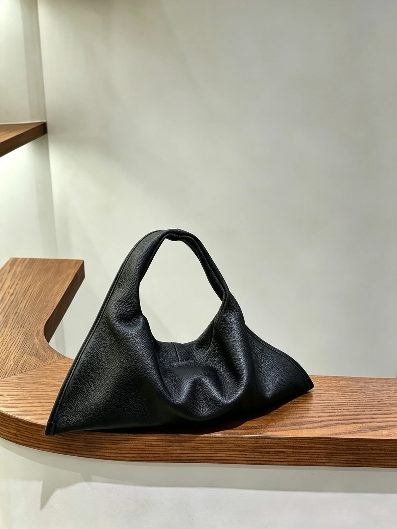 2026 niche Design Luxury Advanced Texture Retro Top Layer Sheepskin Portable Cloud Bag Soft Leather Fashion Hand-Held Horn Bag S