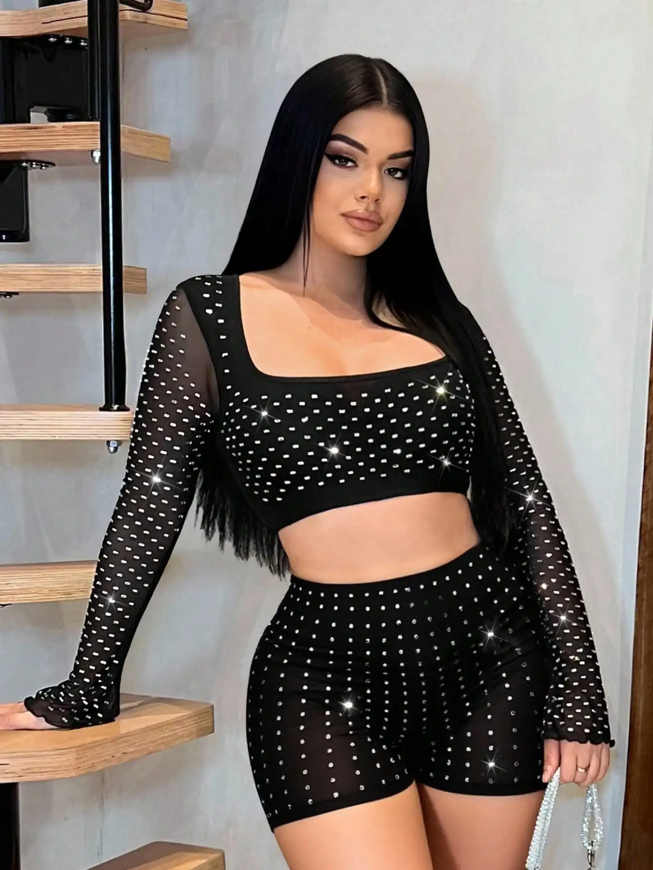 

Черный комплект из двух предметов с длинными прозрачными рукавами и шортами с высокой талией для вечеринок, клубов и рейвов