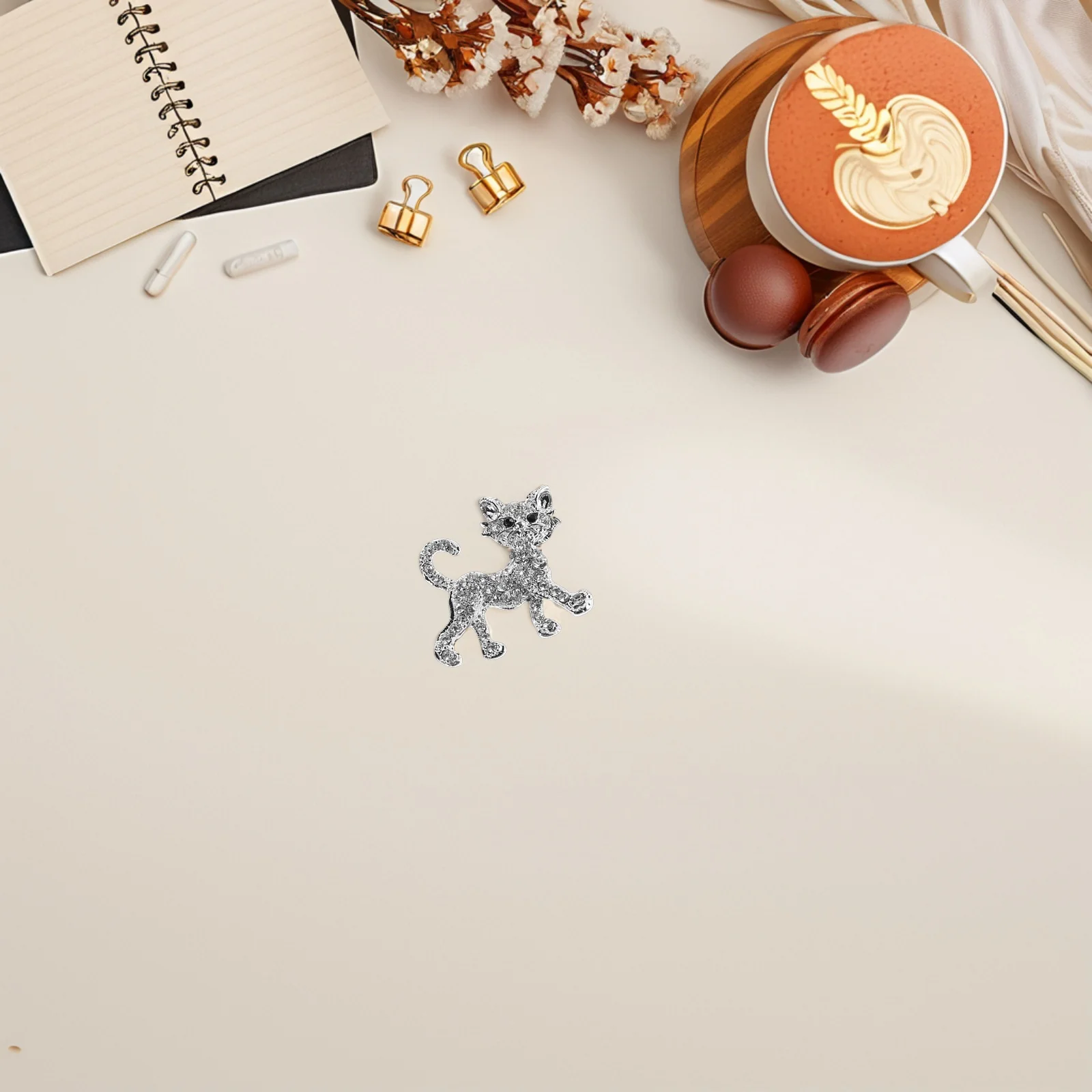 

Cute Cat Brooch Pin Sparkling Rhinestone Alloy Vintage Animal Lapel Pin For Women Fashionable Kitten Accessory Shiny Jewelry