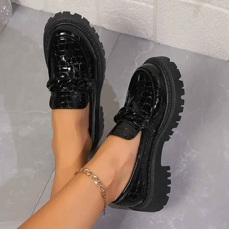 2025 Women's Chain Decor Platform Loafers Black Patent Leather Dress Shoes Woman Comfortable Slip On Flat Shoes zapatos de mujer