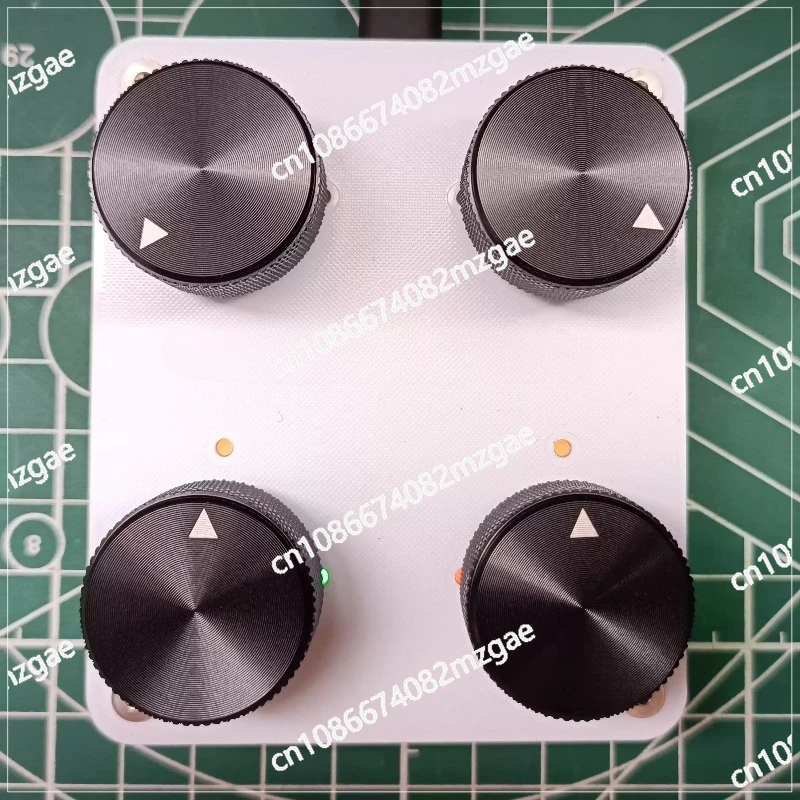 Contrôleur MIDI avec 4 boutons, interface USB-C, logiciel hôte musical et fonctions de volume et d'informations CC personnalisables