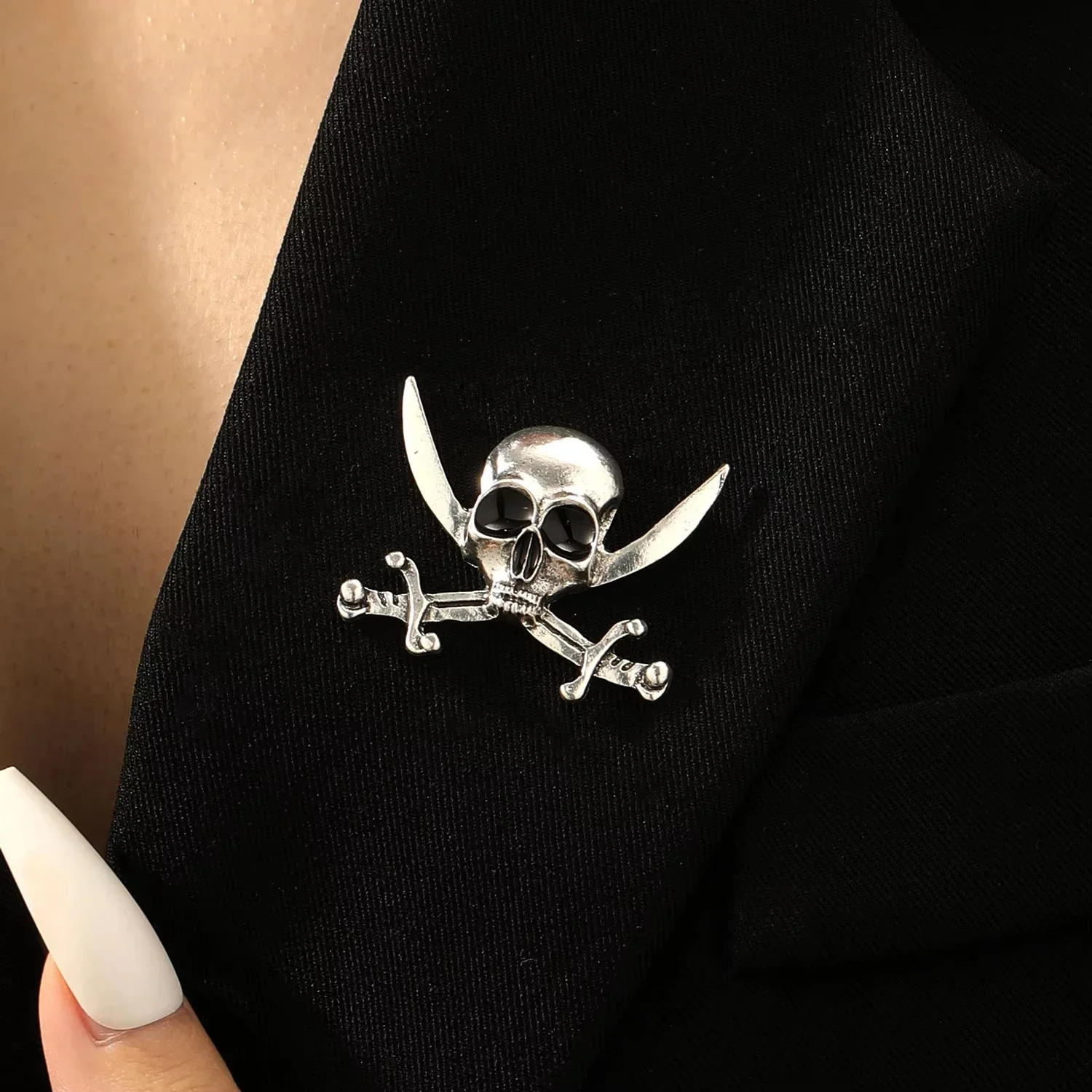 Punk Personality Sliver Color Stereo Terror Skull Broochs for Men Women Halloween Party Gothic Retro Decorative Pin Jewelry Gift