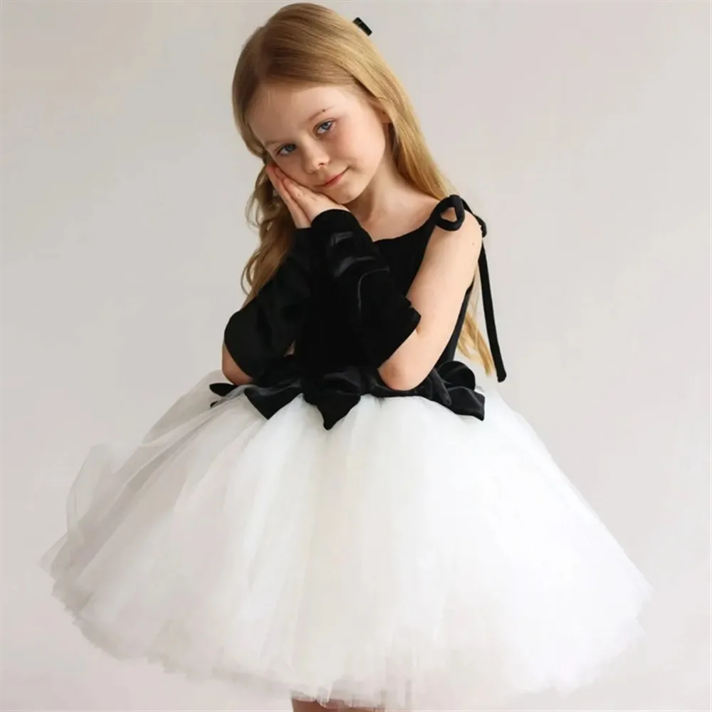 

Customized Flower Girl Wedding Dress Bow Velvet Puffy Sleeveless Tiered Cute Kids Birthday Party Gown First Communion Ball Gown