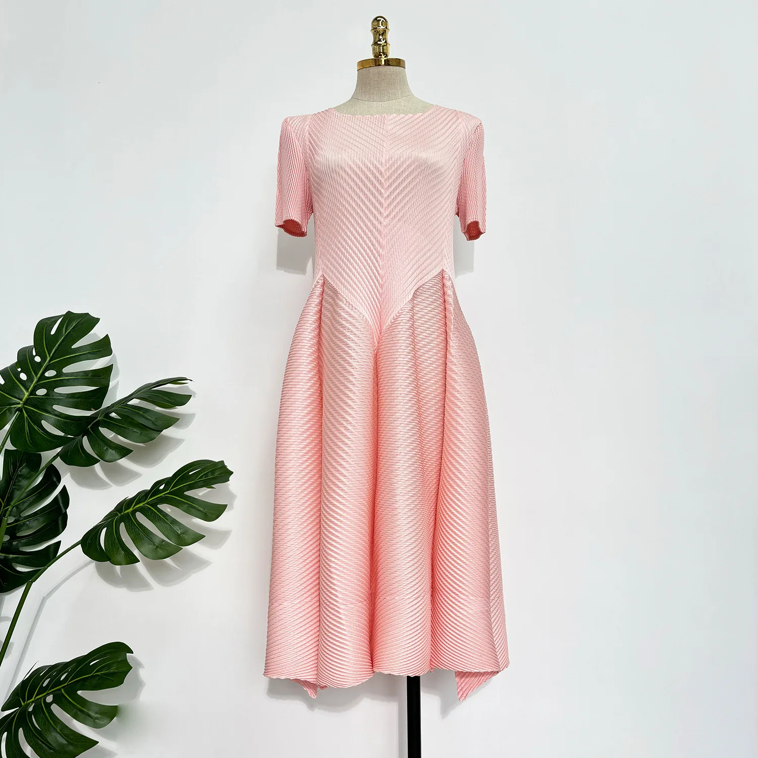 ミヤケプリーツ2025ドレスサマーモデルファッショナブルな気質デザインセンス快適なエイジング薄手ミドル丈バッドスカート