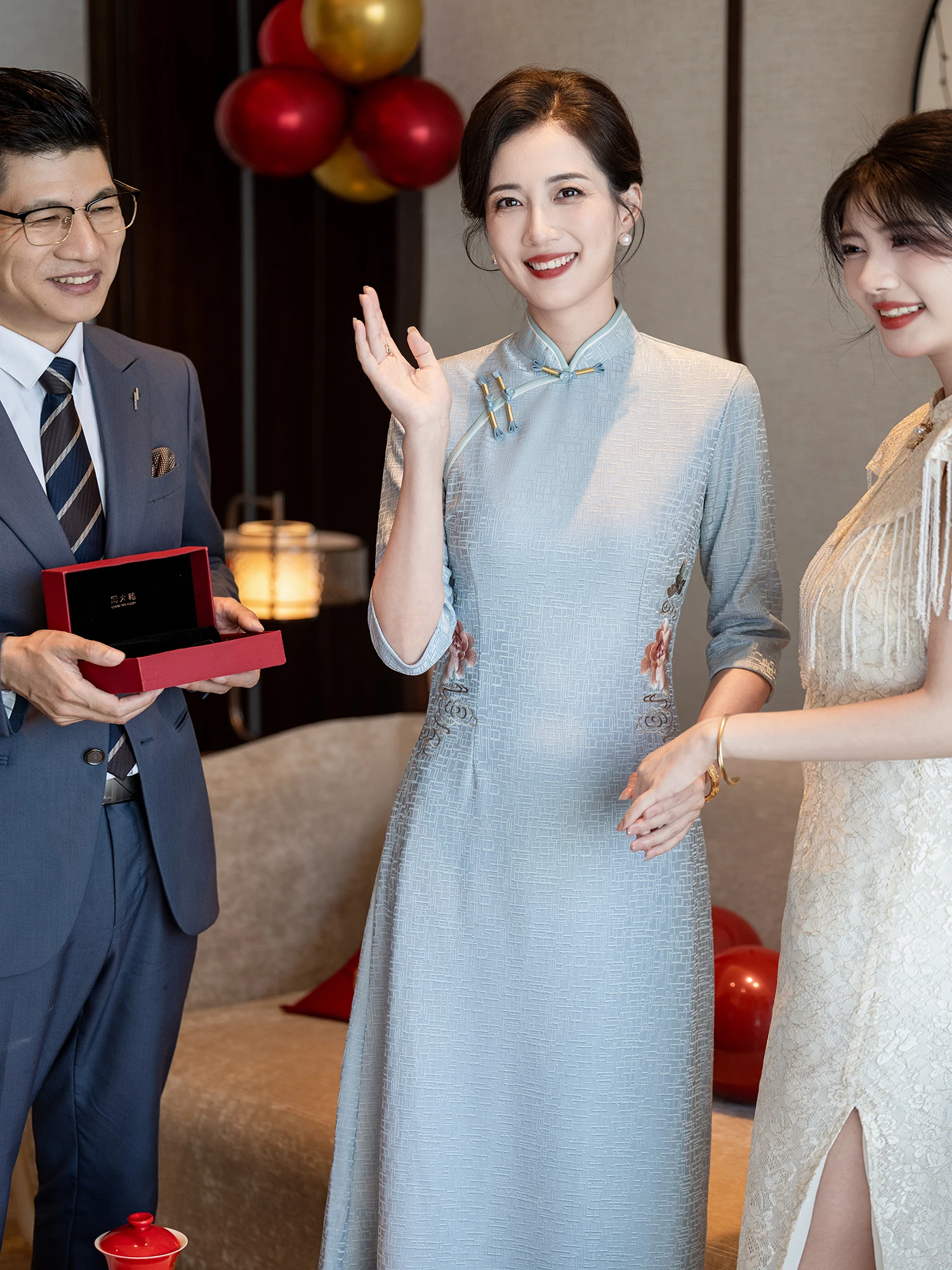 

Blue Wedding Dr Mom Usual Wear Banquet Serving Costume Peony Flower Design Matron of Traditional Chinese W...