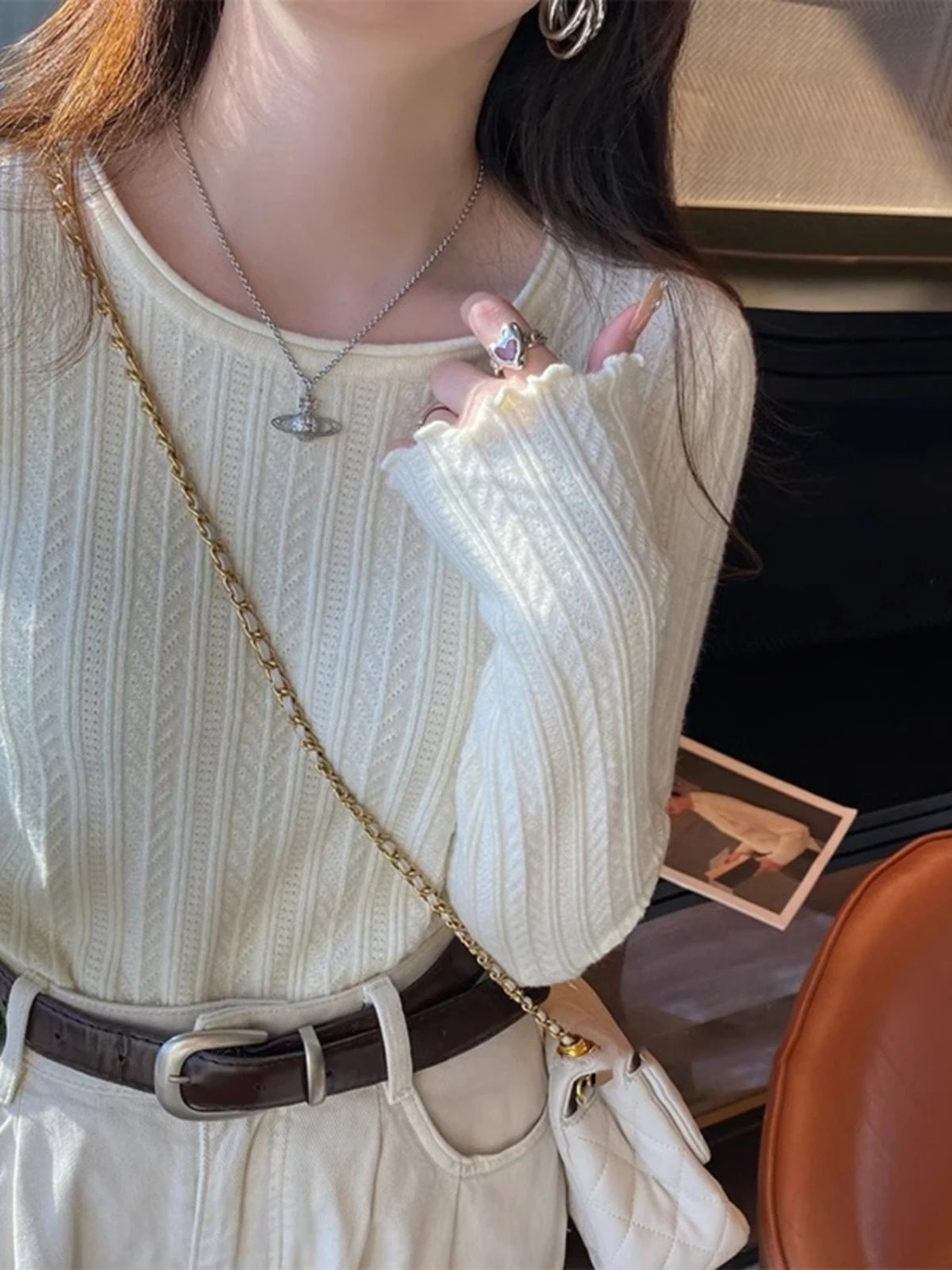 

Белый круглый трикотажный топ для женщин, базовый слой, внутренняя одежда с дизайном в виде рюшей, облегающий крой, корейский стиль, длинный рукав