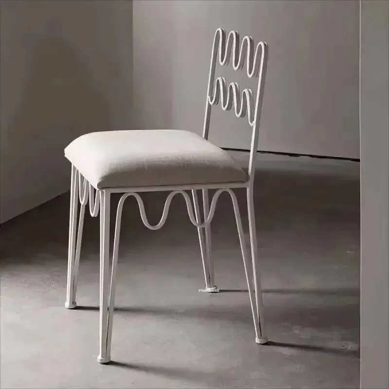 French Designer Iron Art Dining Chair, Retro Wave‑Back Leisure Chair for Dining Room, Kitchen & Home Restaurant Furniture