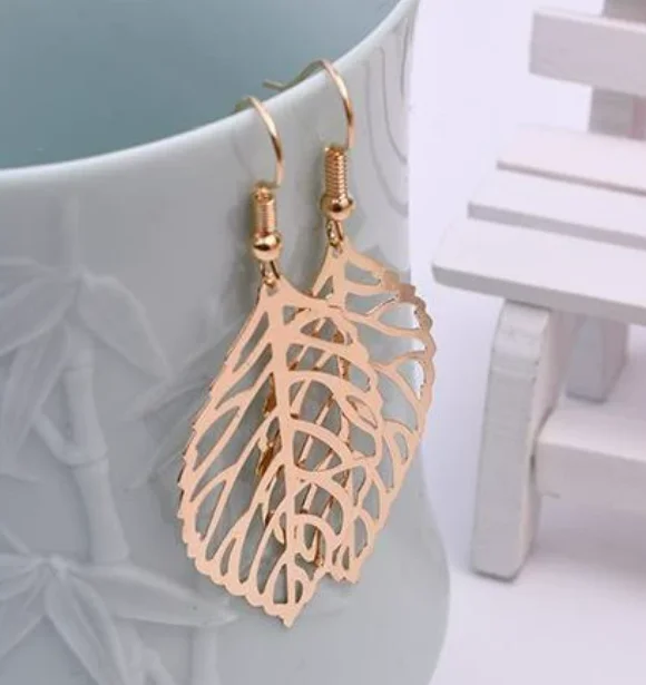 עגילי תליון עלה ארוך