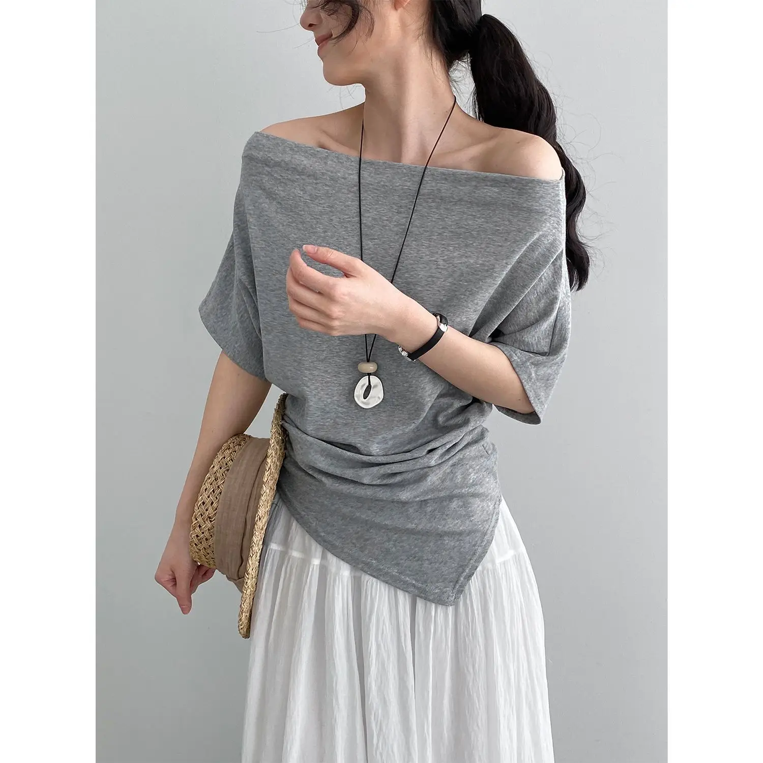 

Lazy Style One-shoulder Off-shoulder Design T-shirt for Women, Asymmetric, Off-shoulder, Slim-fitting Top