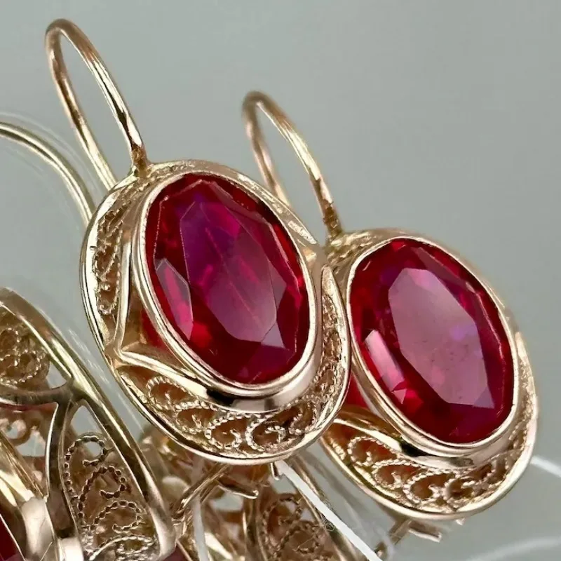 Vintage Klassische Rote Synthetische Zirkonia Goldene Tropfen-Ohrringe Damen Mode Charm Bankett Jubiläum Schmuck Accessoires Handwerk