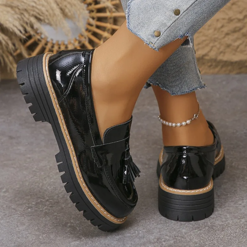 レディースカジュアルタッセルソリッドローファーシューズ 春秋 2025 ラウンドトゥ レディースローファー スクエアヒールシューズ 女性用靴