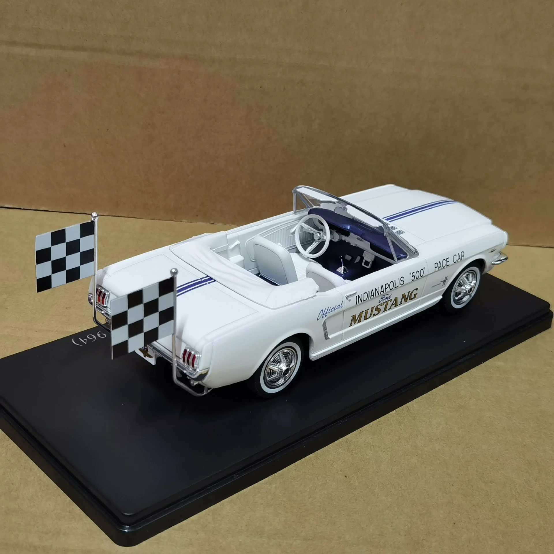 다이캐스트 IXO 1/24 스케일 포드 머스탱 1964 합금 자동차 모델 소장 장난감 선물 기념품 디스플레이 장식품