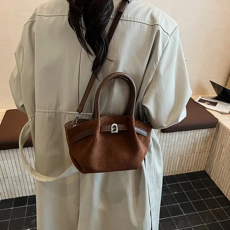 ‌ Elegante borsa tote in pelle scamosciata 2025 Autunno - Borsa retrò da donna con tracolla regolabile, design di nicchia di grande capacità per lavoro e pendolarismo ‌