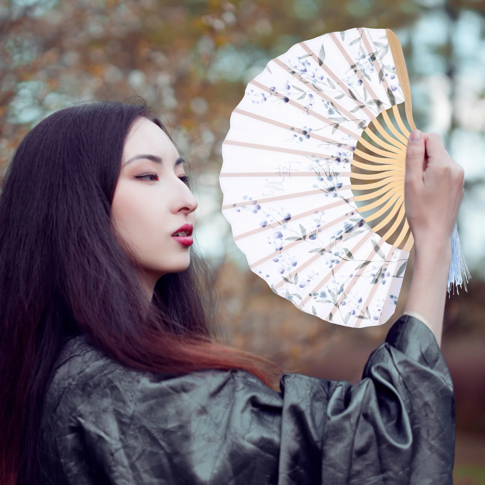 

1 шт. Японский складной веер с бамбуковой ручкой, тканевый, модный декоративный аксессуар, синий, с гипсофилой, для тематических вечеринок