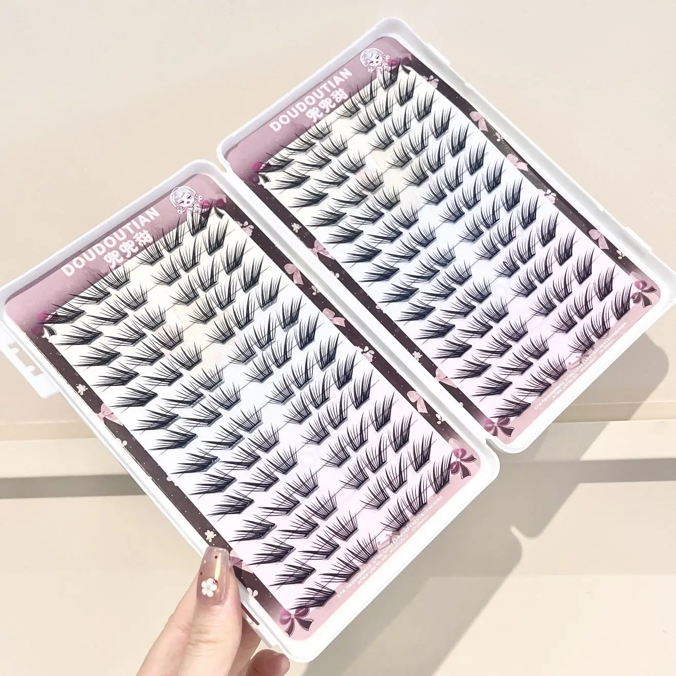 Doudoutian Klebefreie, dünne Fox Upturn Slanted Lash Wimpernbücher mit transparentem, dünnem Band, leichte, ausgestellte Wimpernbüschel für den Augenlifting-Effekt, tägliches und Party-Make-up – Detail 2