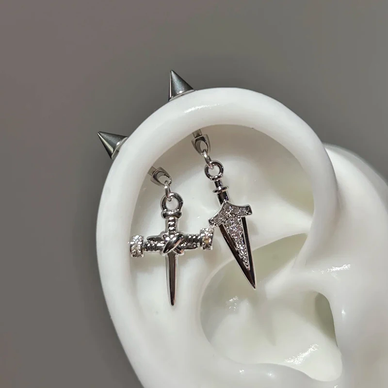 1 قطعة قلادة السيف العصرية الأذن العظام مسمار الفولاذ المقاوم للصدأ أقراط للنساء الجسم ثقب الملحقات