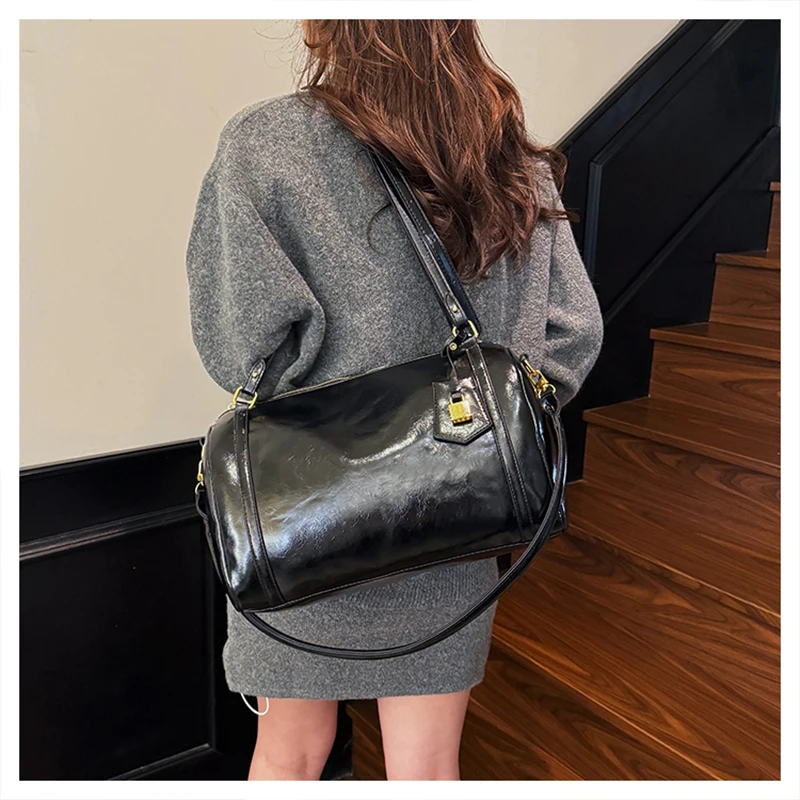 حقيبة كتف جلدية مميزة ذات سعة كبيرة للركاب اليومي للخريف/الشتاء حقيبة كروس عصرية حقيبة يد نسائية ريترو
