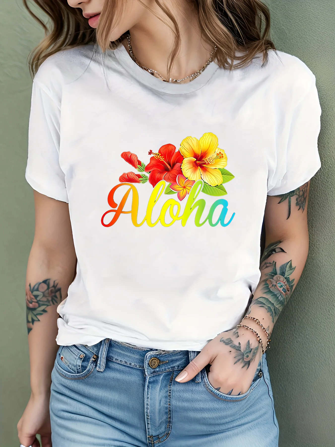 

Women's Short-sleeved Top Revealing Her Youthful Vitality She Put A Stylish Sporty