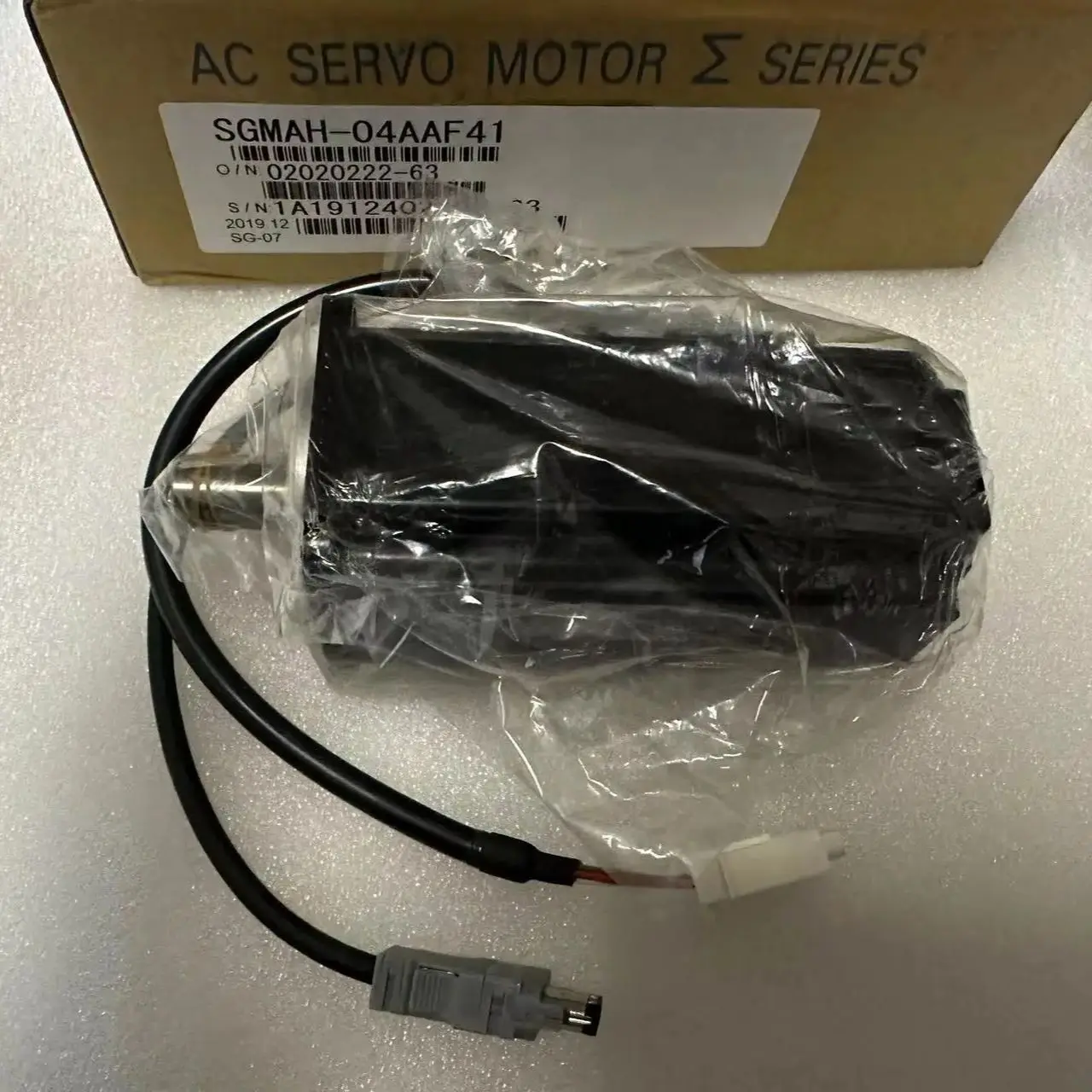 SGMAH-04AAF41 Hot sale Brand new YASKAWA  servo motor SGMAH 04AAF41