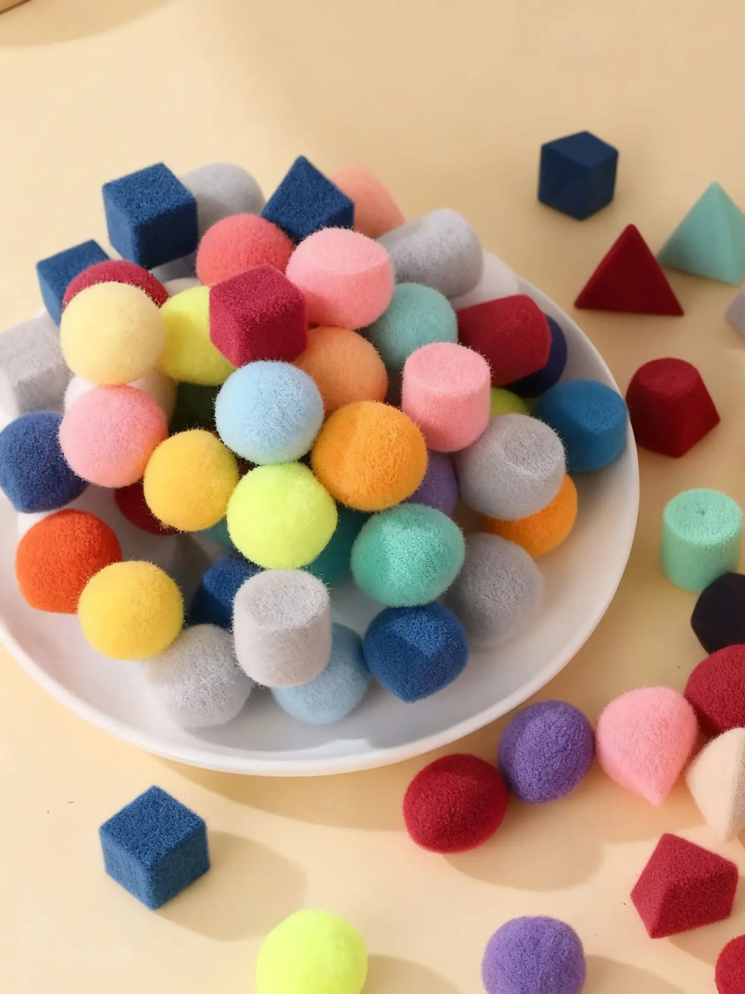 30pcs 2cm Mini Fluffy Soft Ball Colored High Elastic Ball DIY Polyester Plush Ball Shoes and Hat Accessories