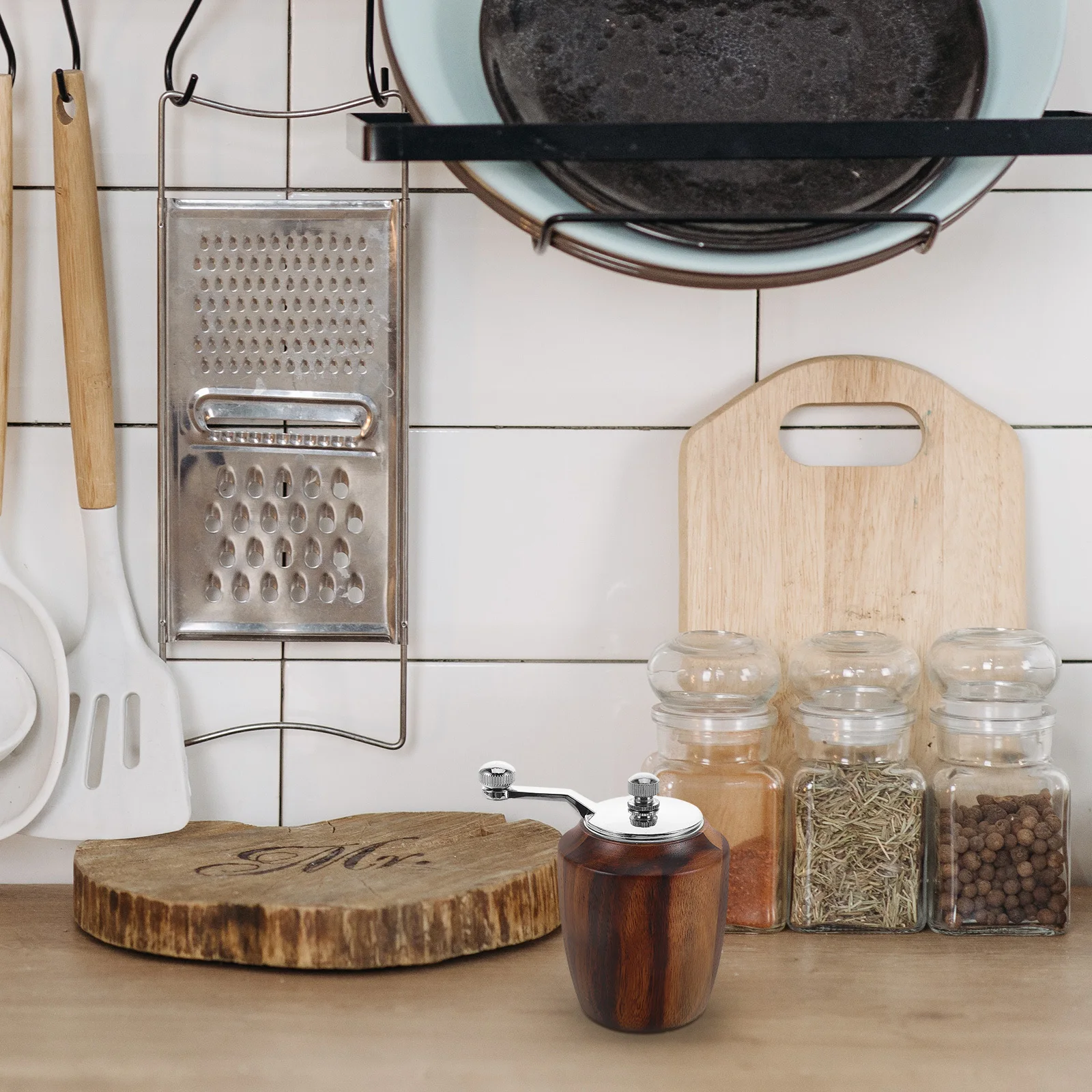 

Adjustable Hand Crank Pepper Grinder for Salt Spices and Coffee Beans Compact Kitchen Seasoning Mill for Bbq and Home Use