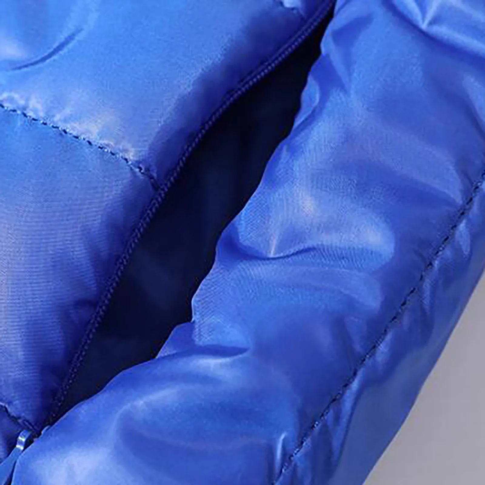 2024ใหม่ลงเสื้อแจ็คเก็ตผู้ชายHooded Ultralight Quilted Zipper Coatฤดูใบไม้ร่วงฤดูหนาวWarmน้ําหนักเบาลงเสื้อแจ็คเก็ตWindproof Parka