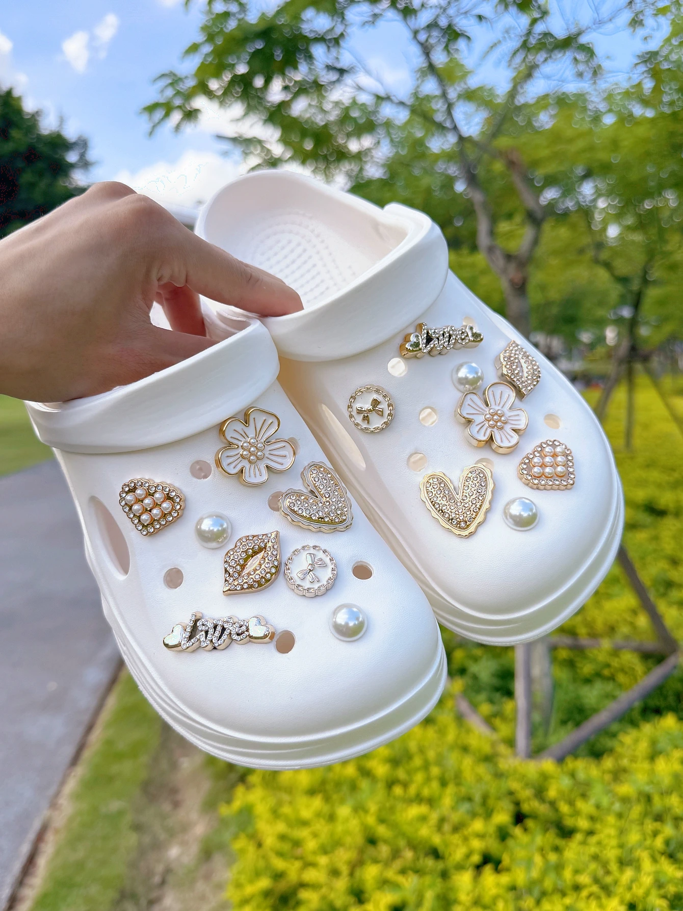 16 pièces de fleurs de perles dorées, grands cœurs, boucle de chaussure à lèvres, décorations DIY, accessoires de clip de chaussure multifonctionnels adaptés