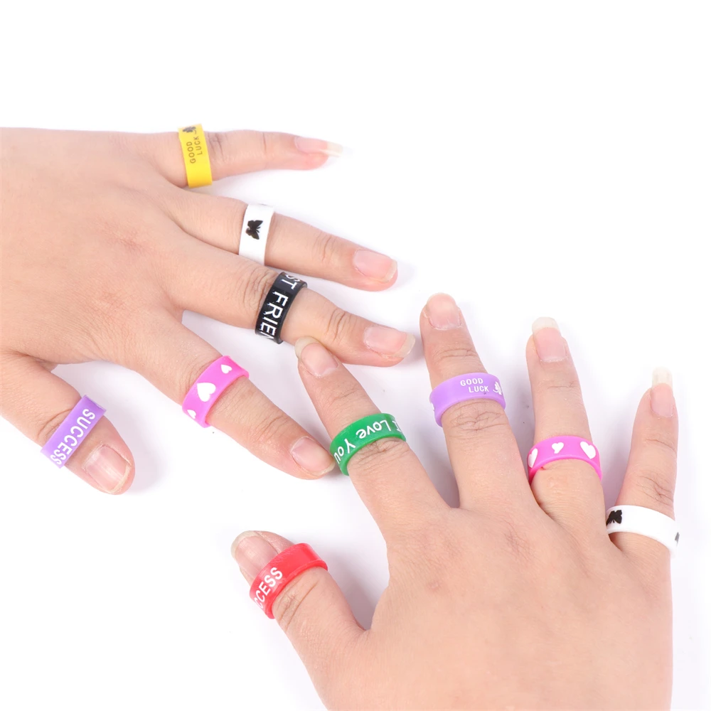 Wholesale 50Pcs/Lot Fashion Elastic Silicone Luminous Sport Ring Jewelry for Women Men Mix Colorful Heart Skull LOVE Style Gift