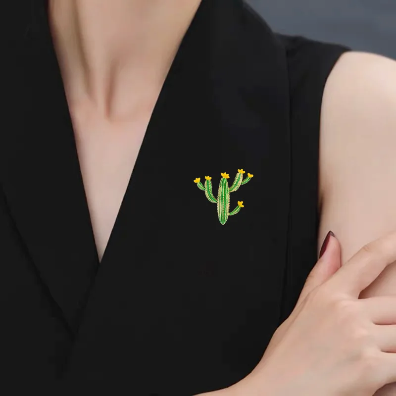 New Bionic Plant Heavy Industry Brooch Enamelled Treasure Cactus Pin Corsage Personalized Coat Shirt Accessories