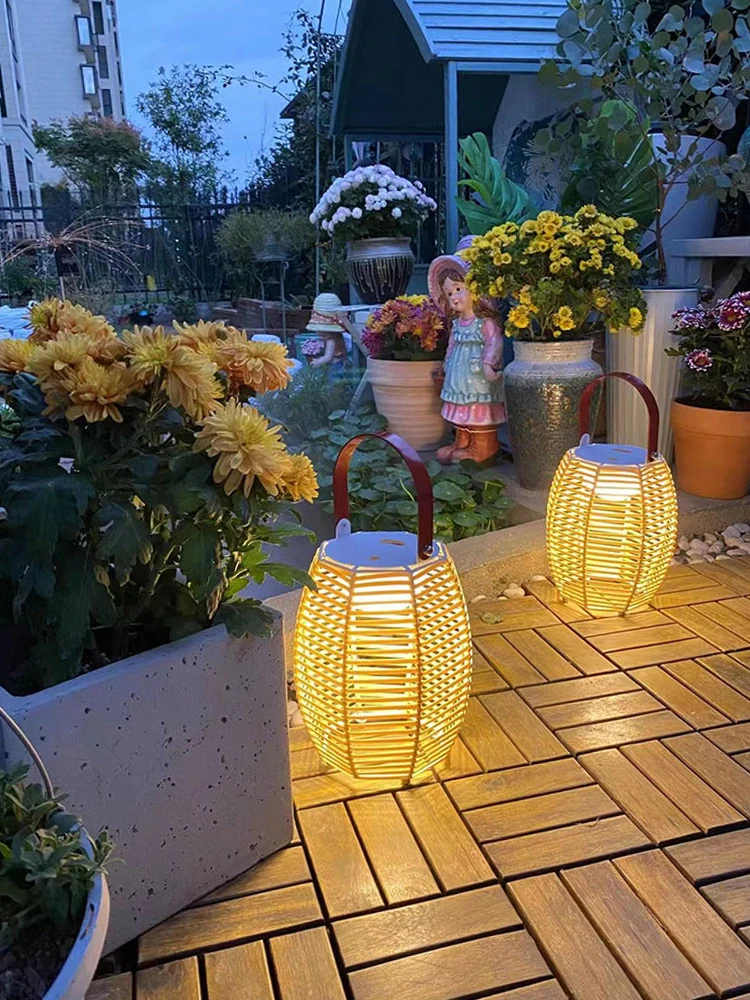 Outdoor waterproof courtyard portable light lawn light camping light garden villa outdoor solar hand woven light