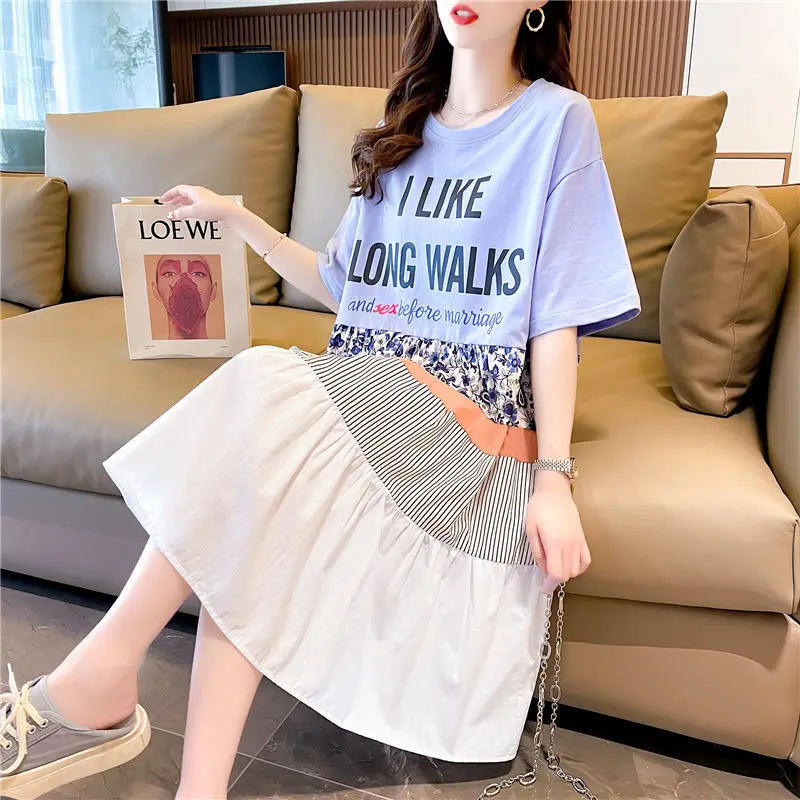 Fashion O-Neck Printed Letter Spliced Folds Striped Casual Dresses Female Clothing 2024 Summer New Loose All-match Midi Dress